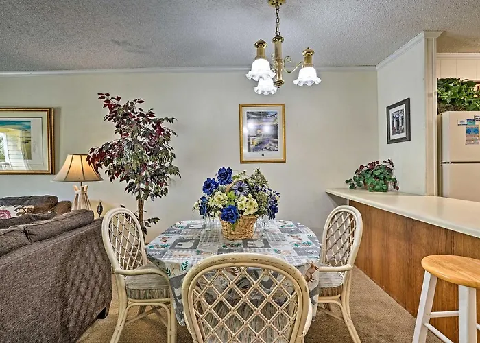 Walk To Beach: Isle Of Palms Condo W/ Pool Access!