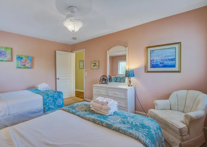 Carolina Boulevard 128
